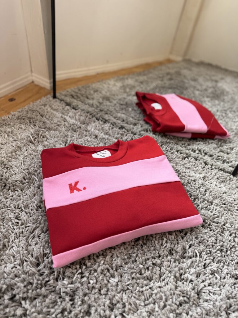 Buzo a rayas rojo y rosa