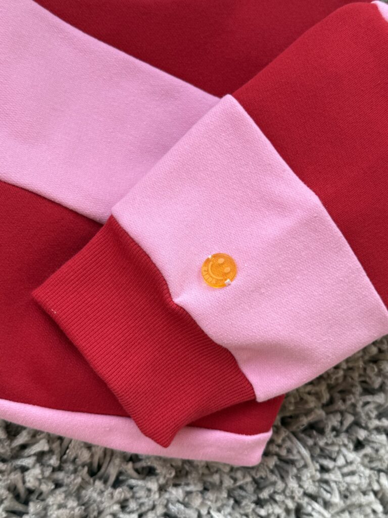 Buzo a rayas rojo y rosa